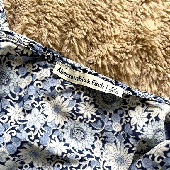 Abercrombie Blue and Black Floral Tank - Picture 2 of 2